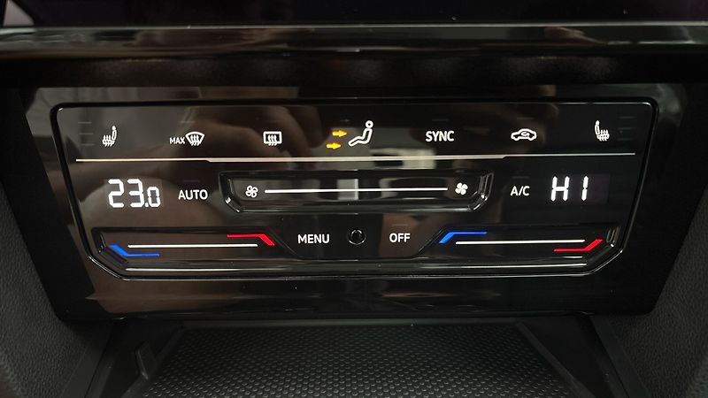 Volkswagen Passat 2.0 TDI DSG Elegance Variant - fotka 13 z 26