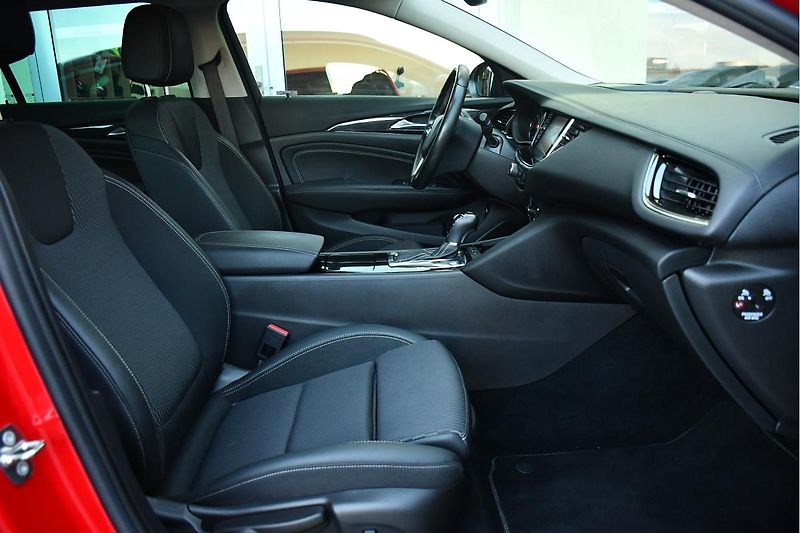 Opel Insignia 2.0CDTi COUNTRY TOURER 4X4 ČR - fotka 18 z 45