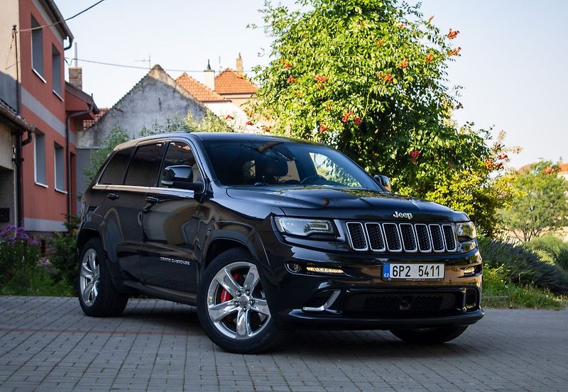 Jeep Grand Cherokee - fotka 3 z 21