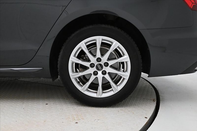 Audi A4 2,0 TDI 120kW DSG Avant Záruka - fotka 31 z 31