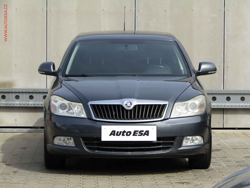 Škoda Octavia (2009) 1.6 TDi, Ambiente, xenon - fotka 2 z 17