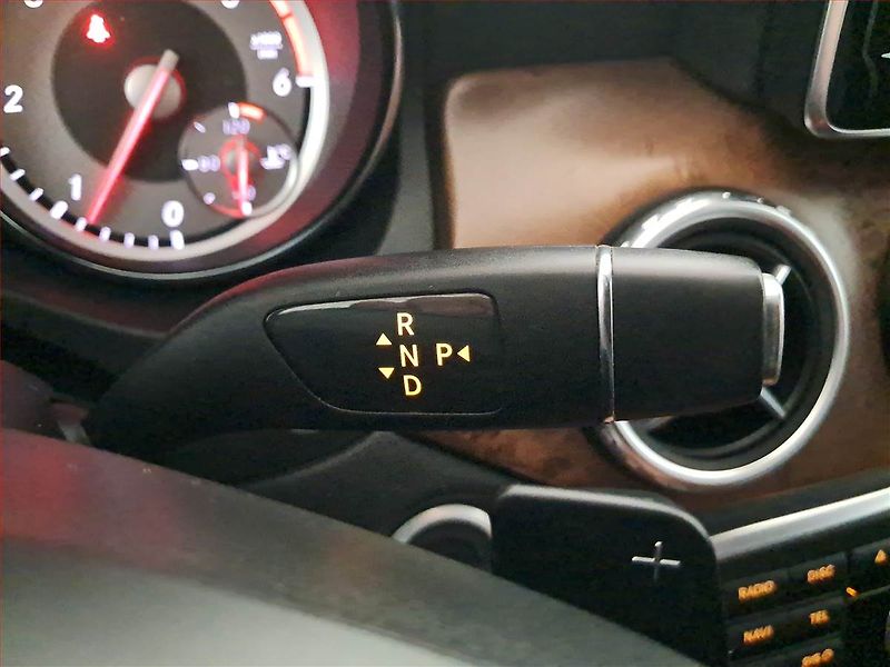 Mercedes-Benz GLA (2014) 220 CDI 4MATIC, 4X4 - fotka 20 z 25