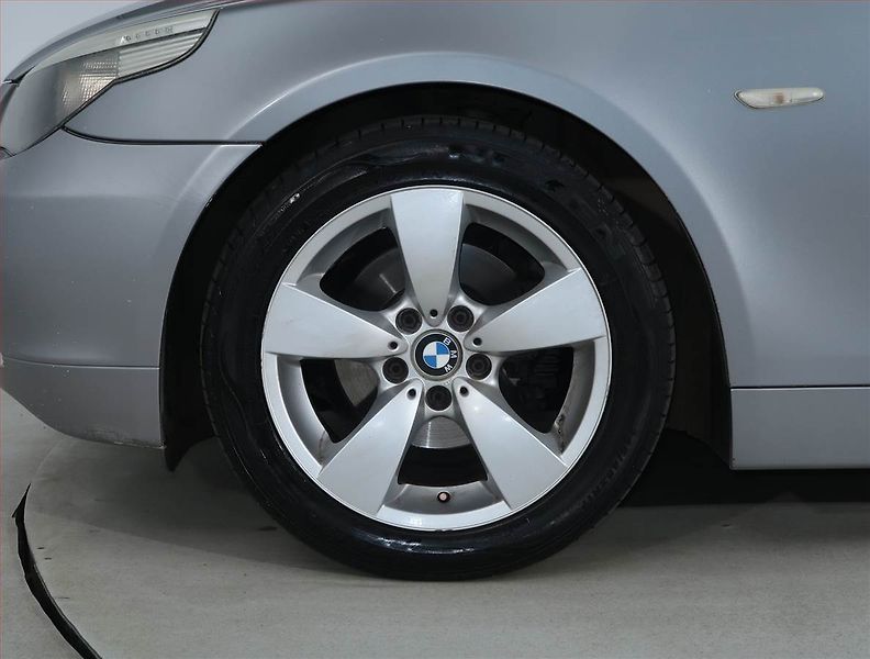 BMW Řada 5 (2004) 520i, LPG, po STK, CZ doklady - fotka 14 z 19