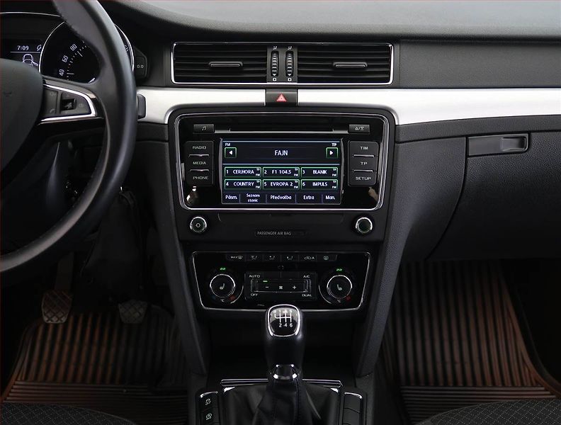 Škoda Superb (2014) 1.4 TSI, Serv.kniha, Bi-Xenony - fotka 12 z 20