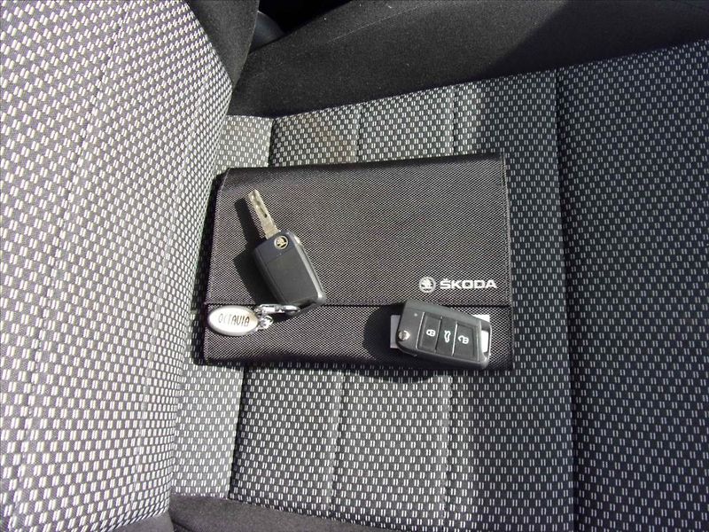 Škoda Octavia 1,6 TDI Ambiente 81kW ČR - fotka 11 z 28