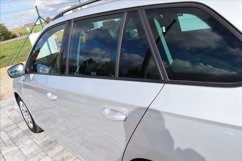 Škoda Fabia 1,0 MPI 55KW PO SERVISE VÝHŘEV - fotka 11 z 43