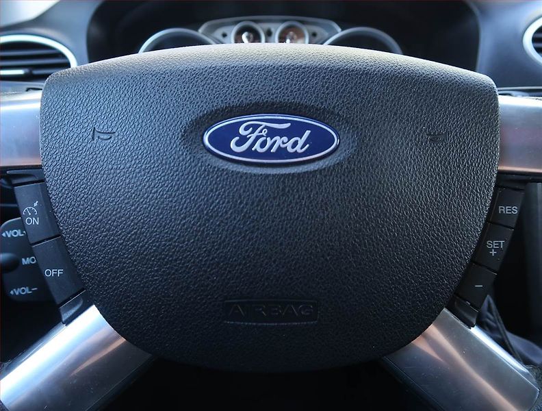 Ford Focus (2008) 2.0 16V, Automat, Serv.kniha - fotka 17 z 17