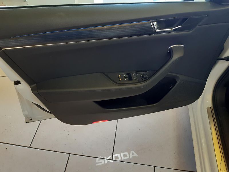 Škoda Superb 2.0 TDI Combi STYLE +  - fotka 21 z 31