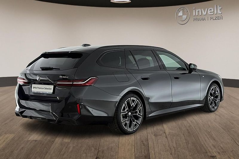 BMW Řada 5 540d xDrive Touring - fotka 3 z 19