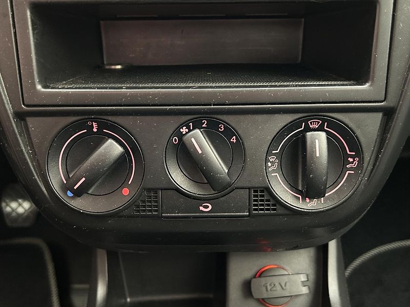 Volkswagen Fox 1.2 HTP - fotka 27 z 44