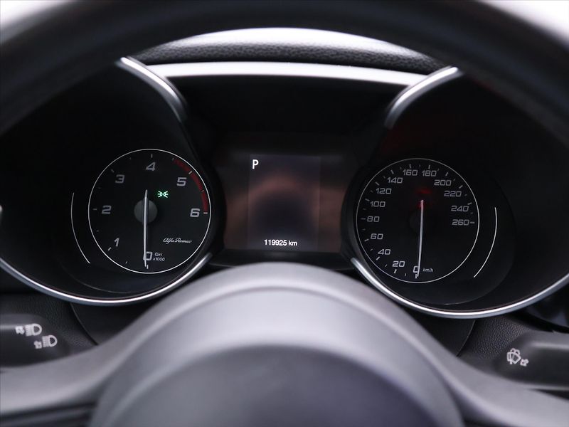 Alfa Romeo Giulia 2,1 JTD 110kW Aut. Navi Xenon - fotka 15 z 33