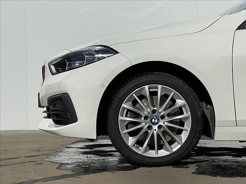 BMW Řada 1 2,0 120d xDrive Advantage A8 - fotka 19 z 22