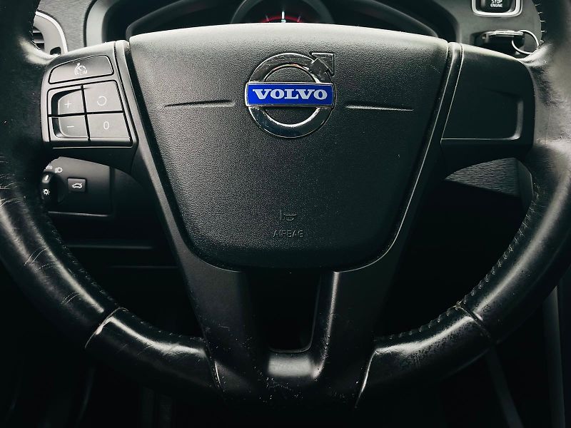 Volvo V40 2.0D3 5VÁLEC MANUÁL 1MAJITEL - fotka 25 z 41