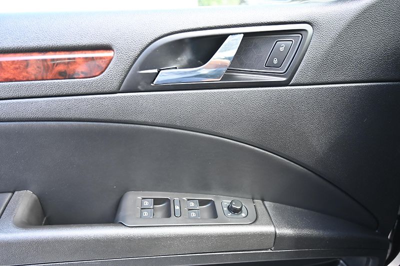 Škoda Superb 2.0TDI 125KW DSG Elegan. 12/09 - fotka 20 z 45