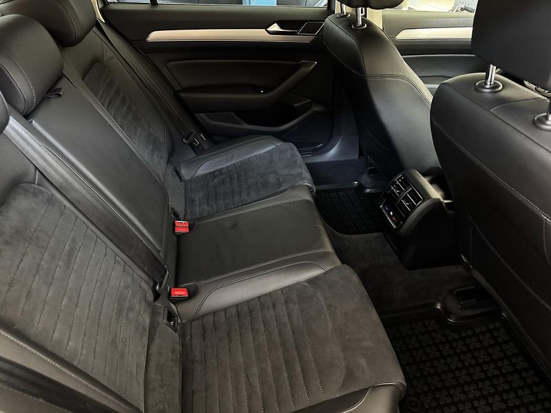 Volkswagen Passat (2017) R-line 2.0 TDI 110 KW DSG - CZ - fotka 21 z 25