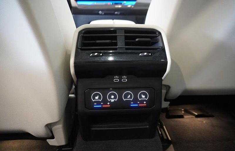 BMW i5 eDrive40 Touring M 360kam Pano - fotka 7 z 14
