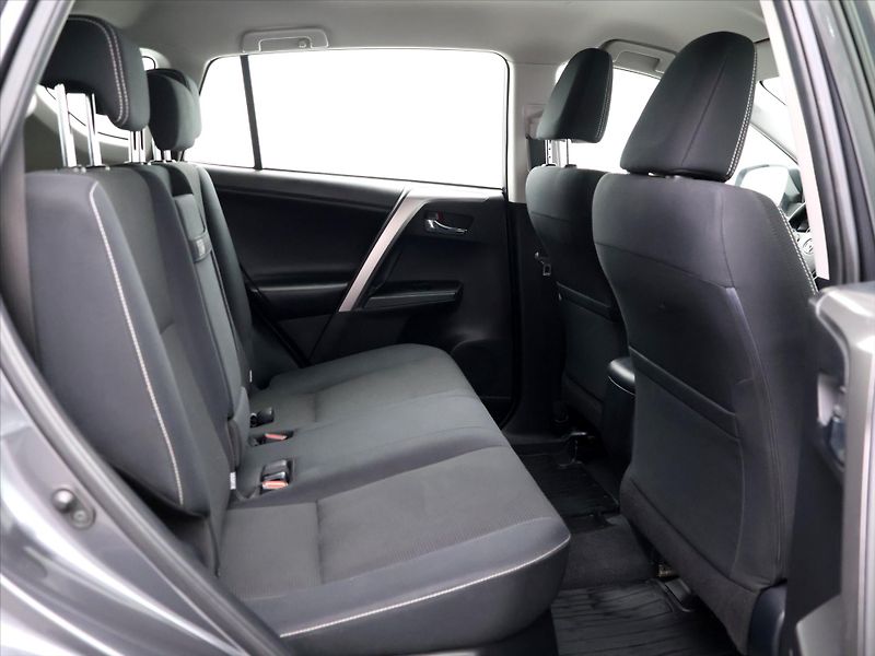 Toyota RAV4 2,5 HEV 114kW Executive 4WD - fotka 14 z 41