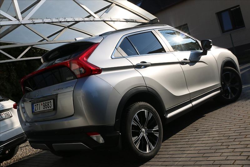 Mitsubishi Eclipse Cross 1,5 4x4, Automat, 51000KM - fotka 6 z 48