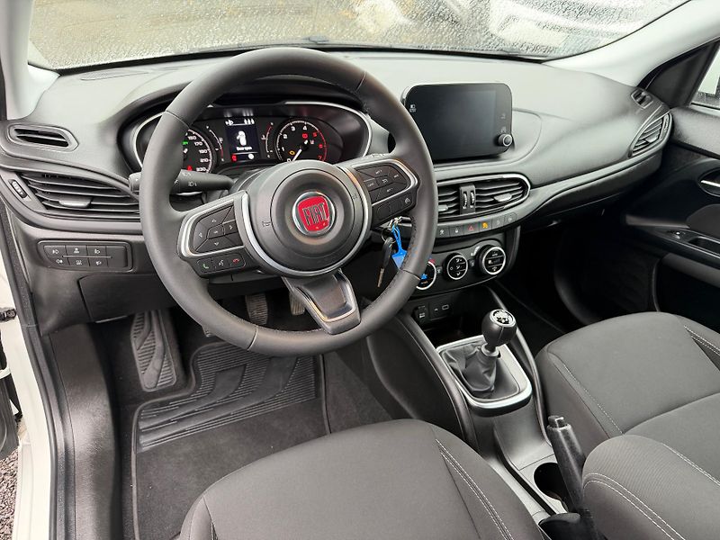 Fiat Tipo 1.6 MultiJet 130 k - fotka 9 z 27
