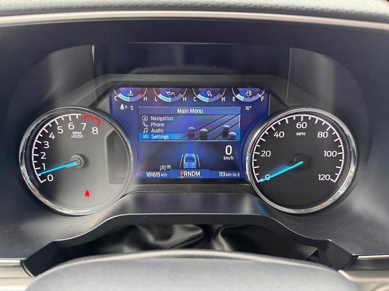 Ford F-150 (2021) + ROUGH COUNTRY + V8 + 6 míst  - fotka 17 z 20