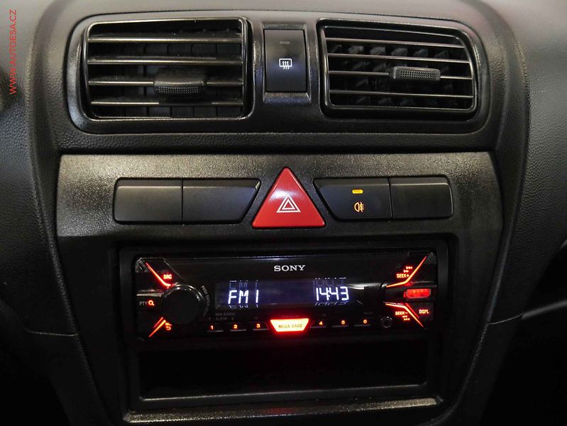 Kia Picanto (2008) 1.0i, AC - fotka 13 z 15