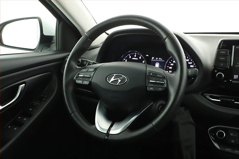 Hyundai i30 (2023) Smart 1.5 T-GDI MHEV, Automat - fotka 8 z 16
