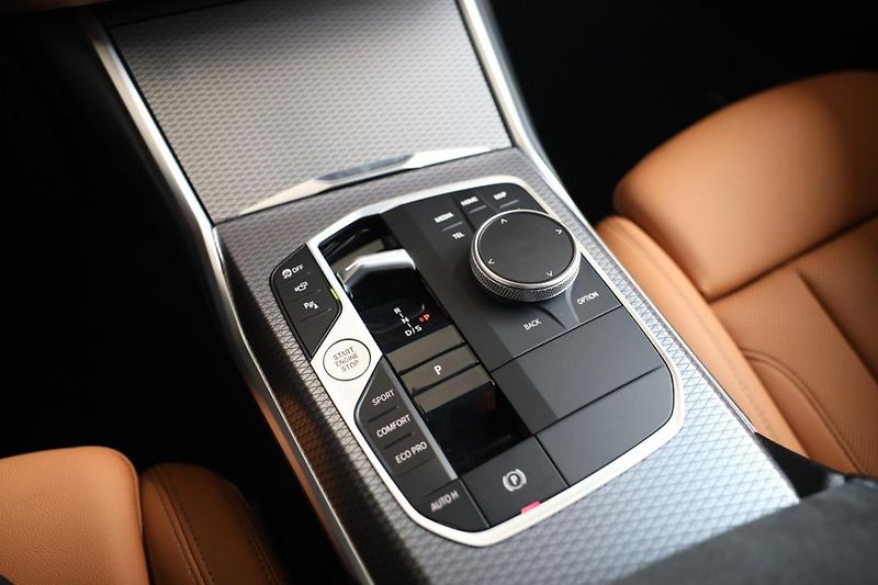 BMW Řada 3 320d xDrive Touring - fotka 10 z 27