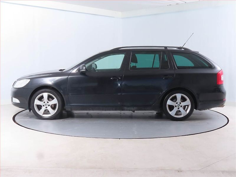 Škoda Octavia (2010) Ambiente 1.4 TSI, Serv.kniha - fotka 3 z 16
