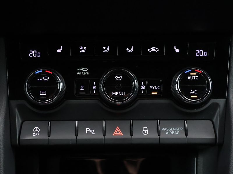Škoda Karoq 2,0 TDI DSG 4x4 Sportline DPH - fotka 31 z 41