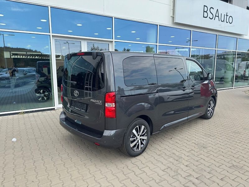 Toyota ProAce Verso 2,2 L1 AT8 7S VIP - fotka 5 z 18