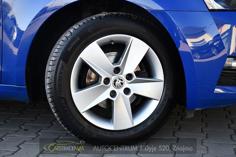 Škoda Octavia 1,6TDi MT CARPLAY TAŽNÉ - fotka 45 z 50