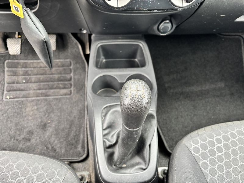 Mitsubishi Space Star (2016) 1.0i 52kW - fotka 23 z 25