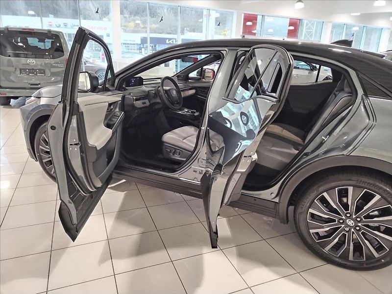 Toyota C-HR (2026) BEV 77 kWh  AWD EXECUTIVE VIP - fotka 5 z 12
