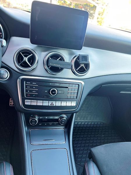 Mercedes-Benz GLA (2017) 2.2 /130kW - fotka 9 z 12