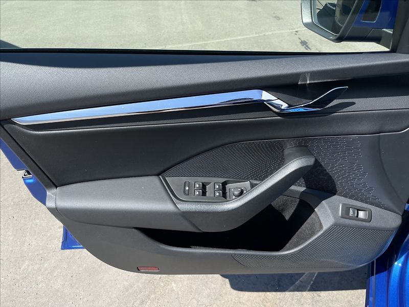 Škoda Octavia 2,0 TDI DSG Style Plus TAŽNÉ - fotka 16 z 24