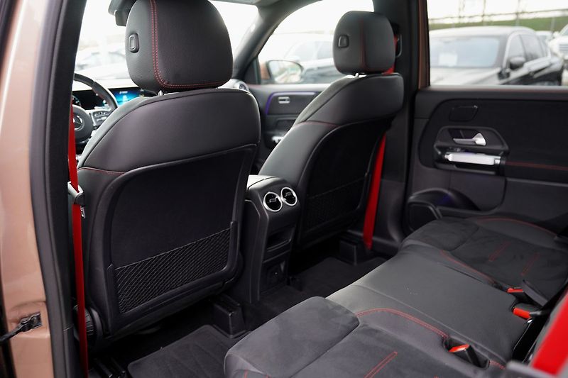 Mercedes-Benz GLB 35 AMG 4Matic/310 PS/ČR - fotka 32 z 44