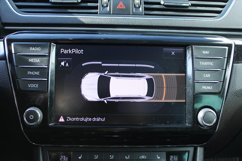 Škoda Superb 2.0TDI 140kW DSG L&K ČR - fotka 23 z 33