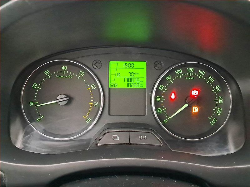 Škoda Roomster (2014) 1.2 TSI, Serv.kniha, Tempomat - fotka 11 z 15