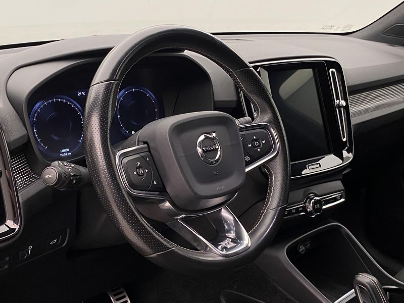 Volvo XC40 D4 AWD R-DESIGN AUT CZ - fotka 18 z 43