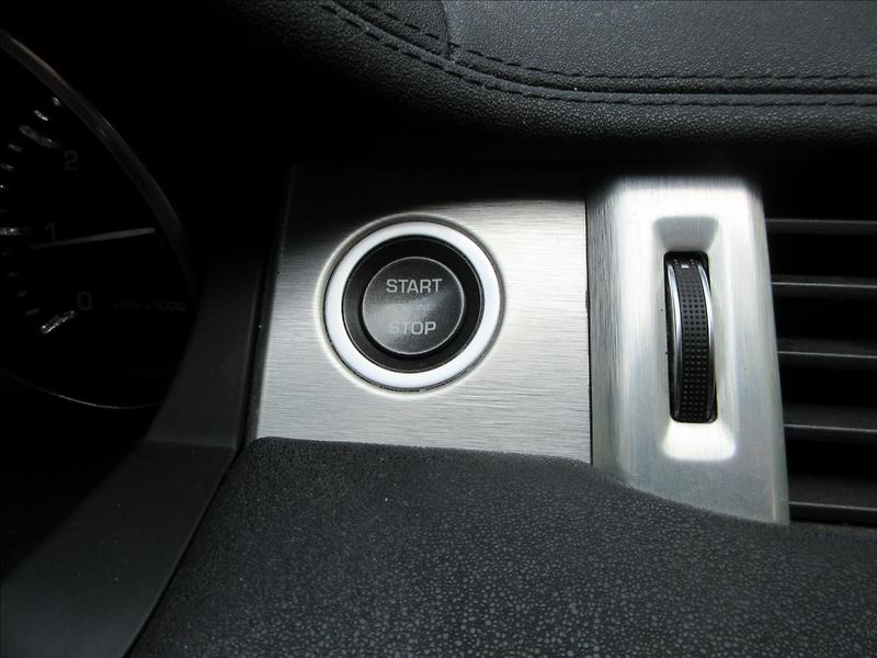Land Rover Range Rover Evoque 2,2 TD4, 4x4, AT, Panorama, Ků - fotka 25 z 31