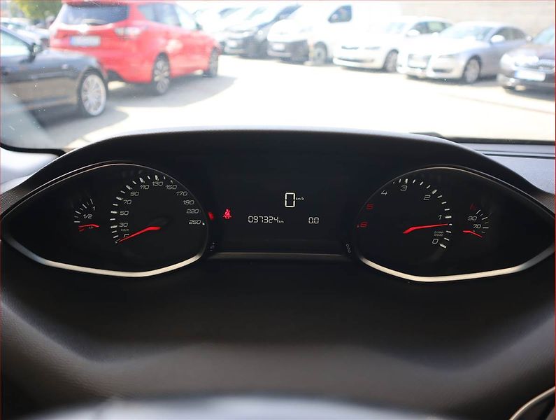 Peugeot 308 (2019) 1.5 BlueHDi, Serv.kniha, Navi - fotka 11 z 20