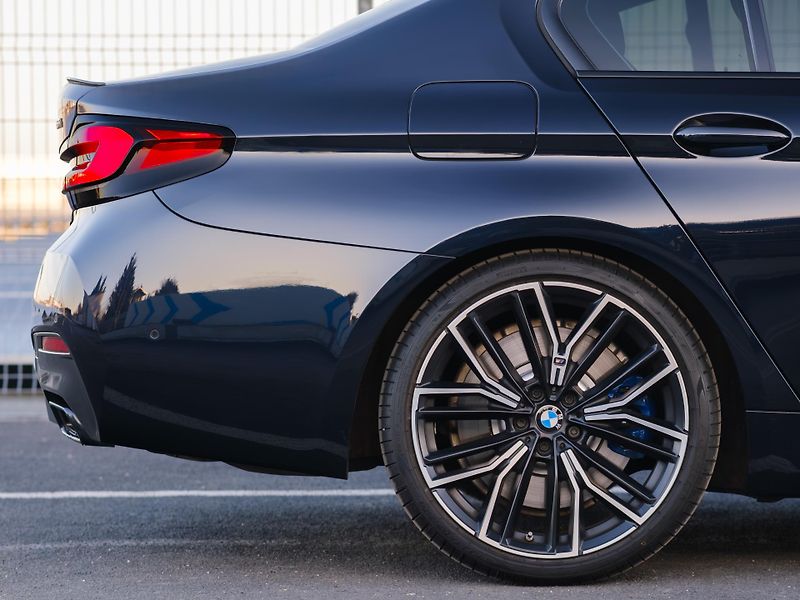 BMW Řada 5 M550i xDrive, DPH, SEDAN - fotka 32 z 46