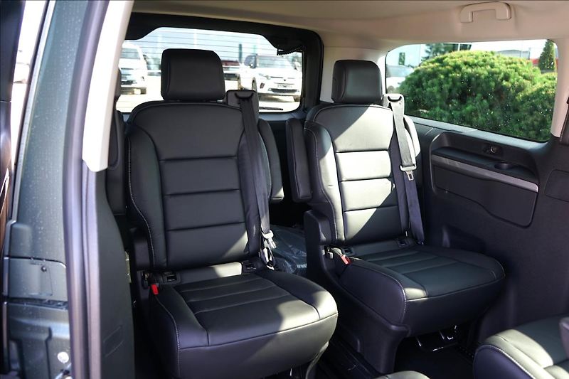 Citroën SpaceTourer (2025) 2,2 BlueHDi 180 EAT8 SHINE XL - fotka 12 z 32