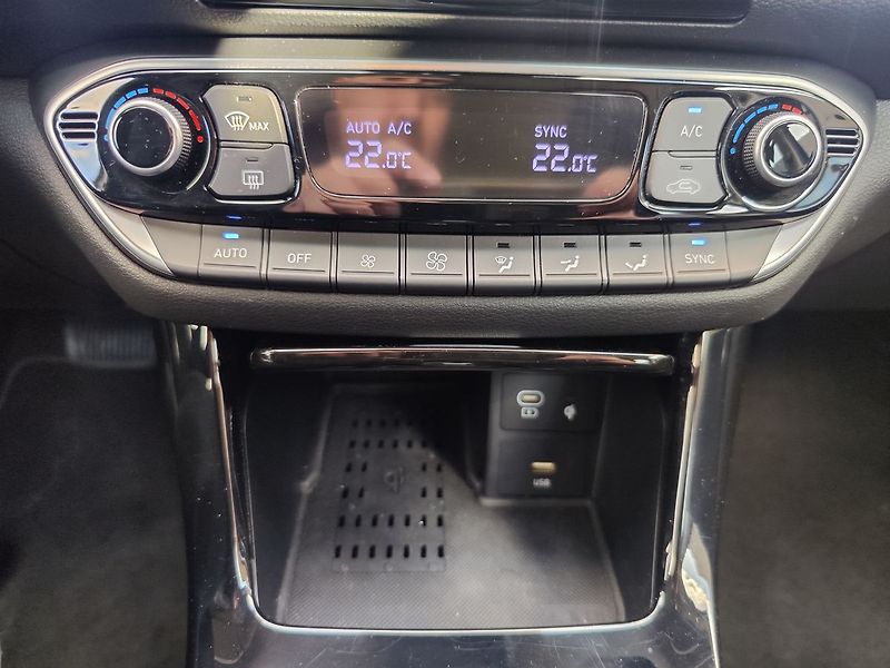 Hyundai i30 1.5 T-GDI/103kW Style DCT - fotka 21 z 31