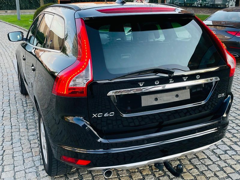 Volvo XC60 2.0D 5VÁLEC AUT TAŽNÉ VÝHŘEV - fotka 17 z 50