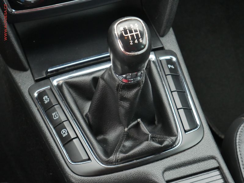 Škoda Superb (2014) 2.0 TDi, xenon, kůže - fotka 15 z 22