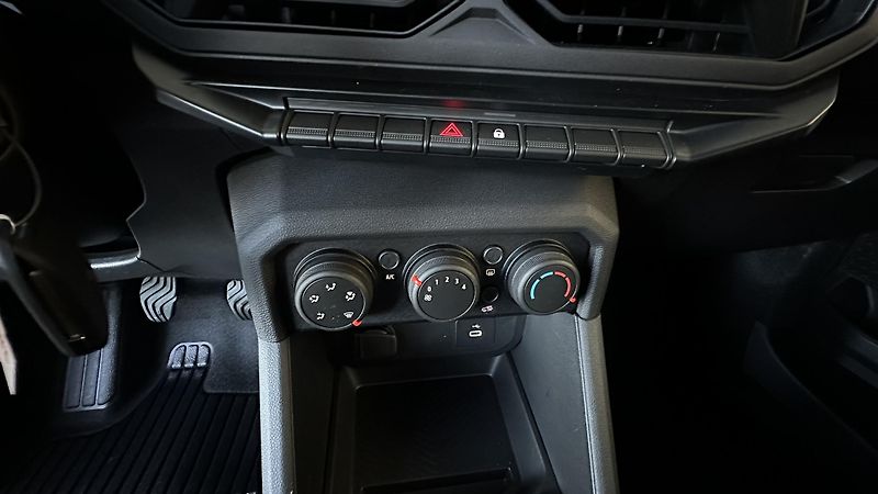Dacia Duster (2026) Essential Eco-G 120 - fotka 17 z 19