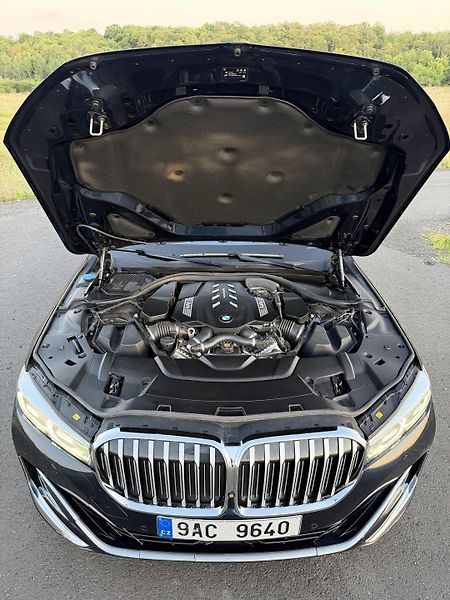 BMW Řada 7 (2020) BMW 750i xDrive 4.4 V8 390 kW  - fotka 32 z 33
