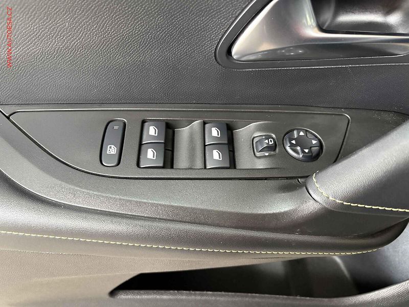 Peugeot 2008 (2021) 1.2PT, ČR, servis.kniha - fotka 12 z 18