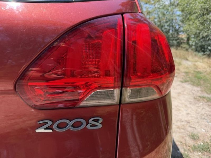 Peugeot 2008 1.2 PureTech, serv.kniha - fotka 9 z 28